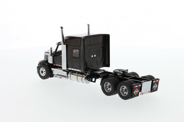 International LoneStar Sleeper Tractor Truck 1:50 Scale